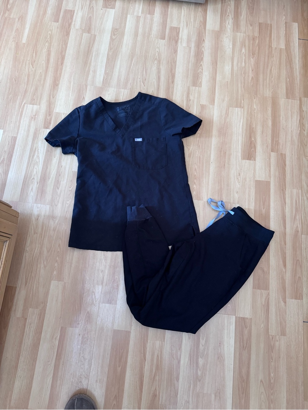 Figs Black Medical Scrub Set - Top & jogger Pants xs